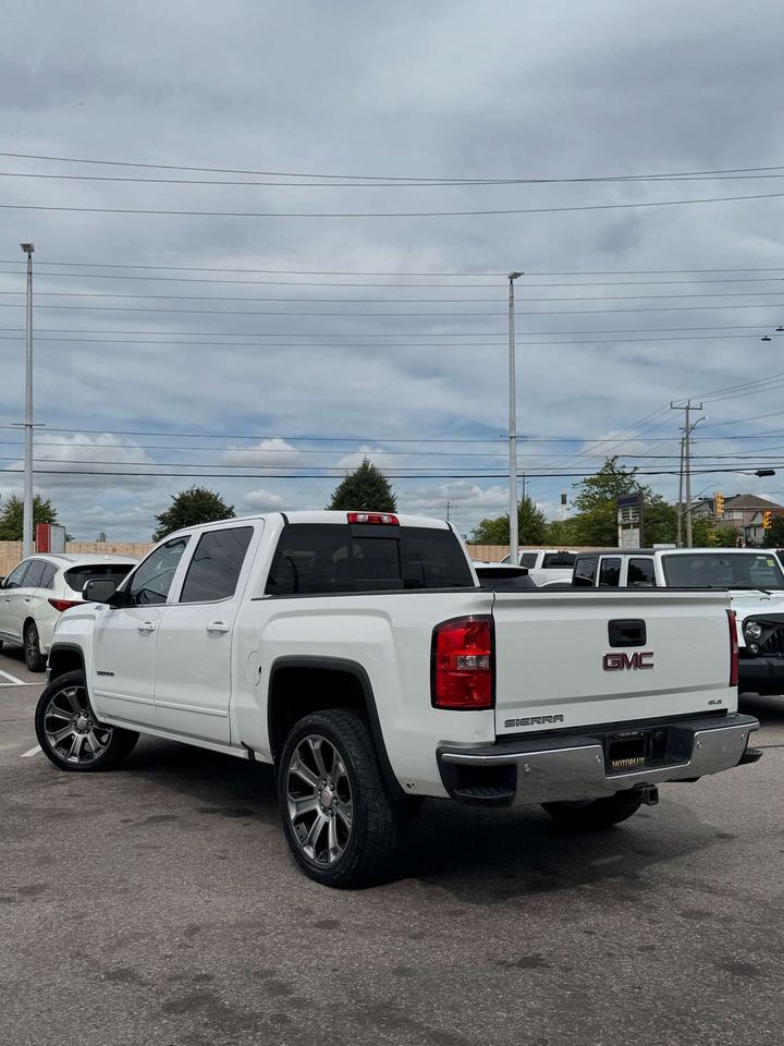 2017 GMC Sierra 1500 4WD Crew Cab 143.5 SLE Photo
