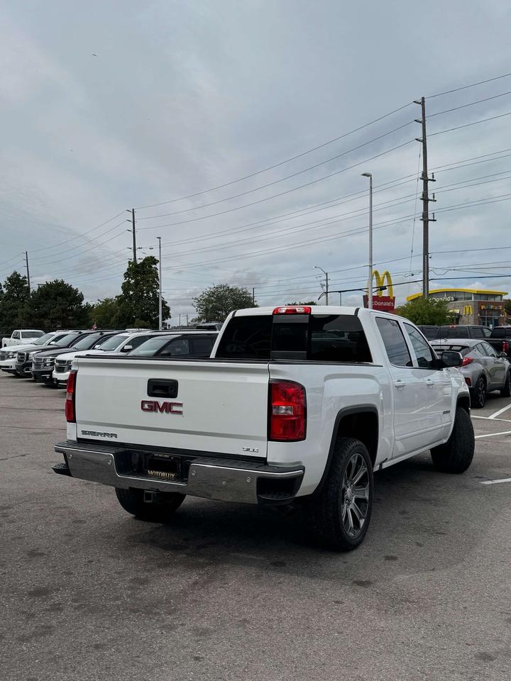 2017 GMC Sierra 1500 4WD Crew Cab 143.5 SLE Photo