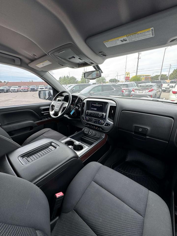 2017 GMC Sierra 1500 4WD Crew Cab 143.5 SLE Photo