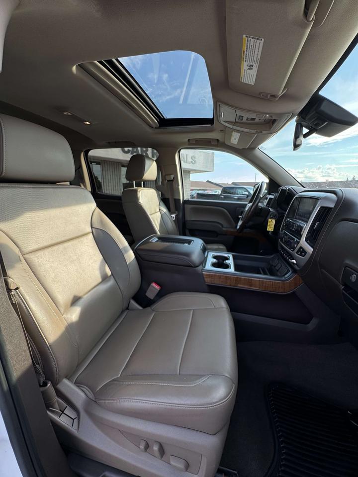 2016 GMC Sierra 1500 4WD Crew Cab 143.5 SLT 5'8 Box Photo