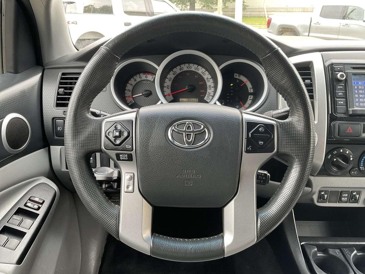 2015 Toyota Tacoma TRD SPORT V6 5AT 4WD - BACK-UP CAM! HEATED SEATS! BLUETOOTH! Photo