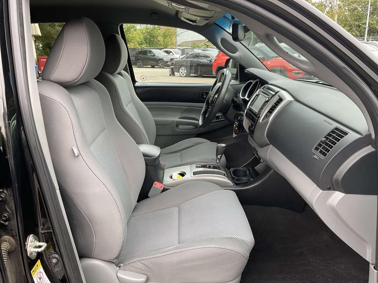 2015 Toyota Tacoma TRD SPORT V6 5AT 4WD - BACK-UP CAM! HEATED SEATS! BLUETOOTH! Photo
