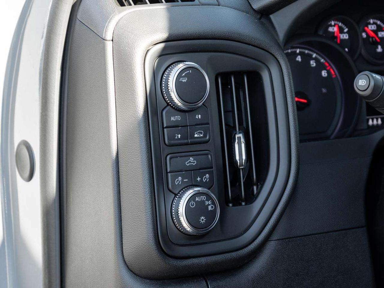 2024 GMC Sierra 1500 Crew Cab Short Box 4-Wheel Drive Pro Photo
