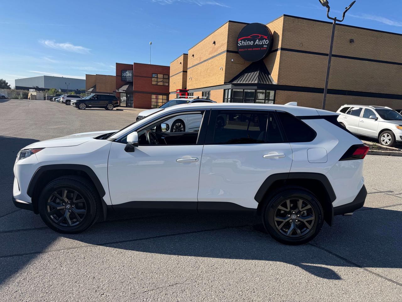 2023 Toyota RAV4 LE AWD CLEAN CARFAX UPGRADED TOYOTA ALLOYS Photo
