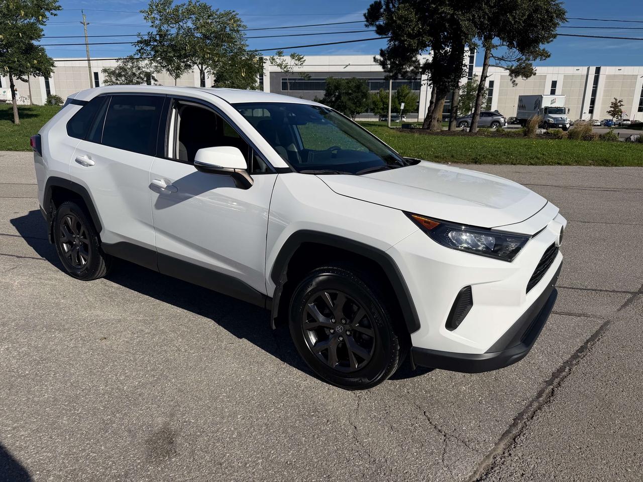 2023 Toyota RAV4 LE AWD CLEAN CARFAX UPGRADED TOYOTA ALLOYS Photo4