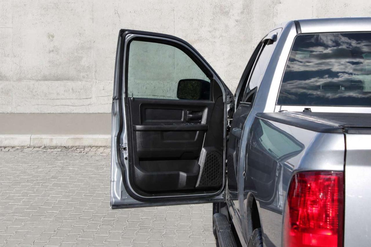 2020 RAM 1500 Tradesman  SiriusXM SideSteps ReverseCamera Tonnea Photo