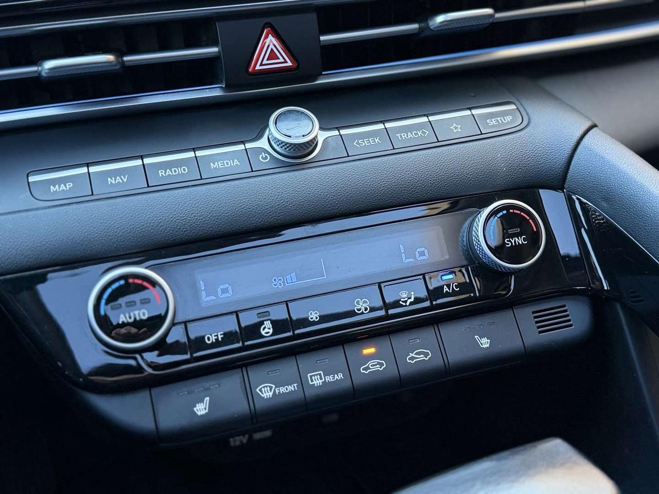 2024 Hyundai Elantra Hybrid Luxury   Leather   Sunroof   Navi Photo