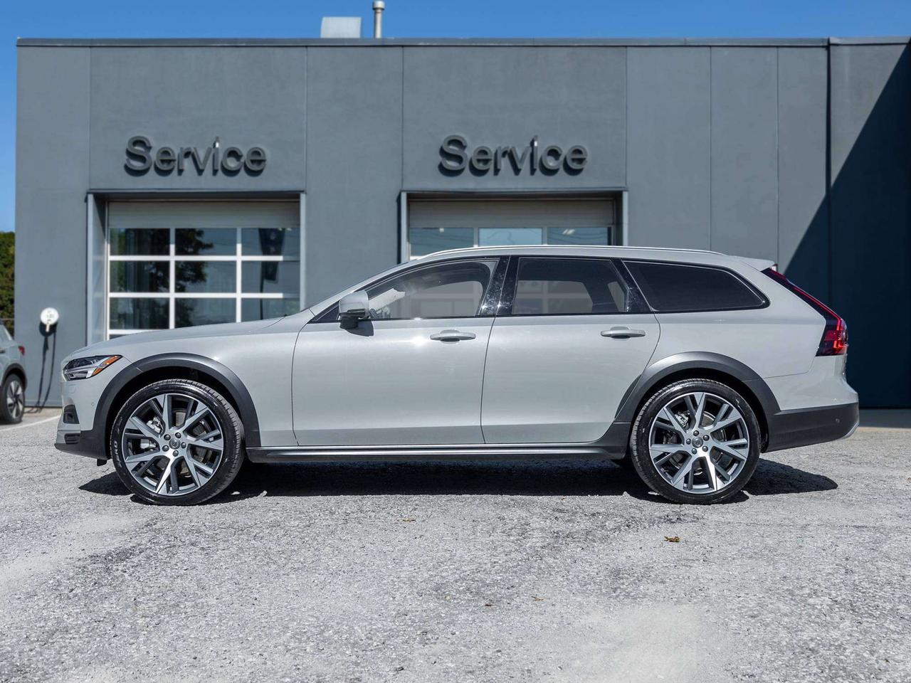 2026 Volvo V90 Cross Country ULTRA*Harman Kardon^Luxury Wagon^CPORate fr 3.49%* Photo2