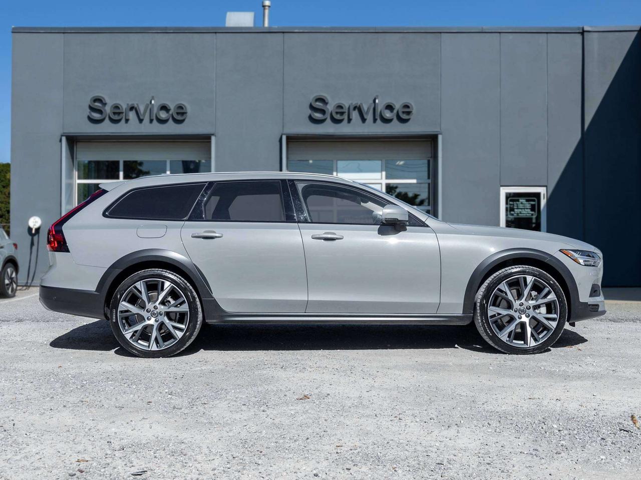 2026 Volvo V90 Cross Country ULTRA*Harman Kardon^Luxury Wagon^CPORate fr 3.49%* Photo