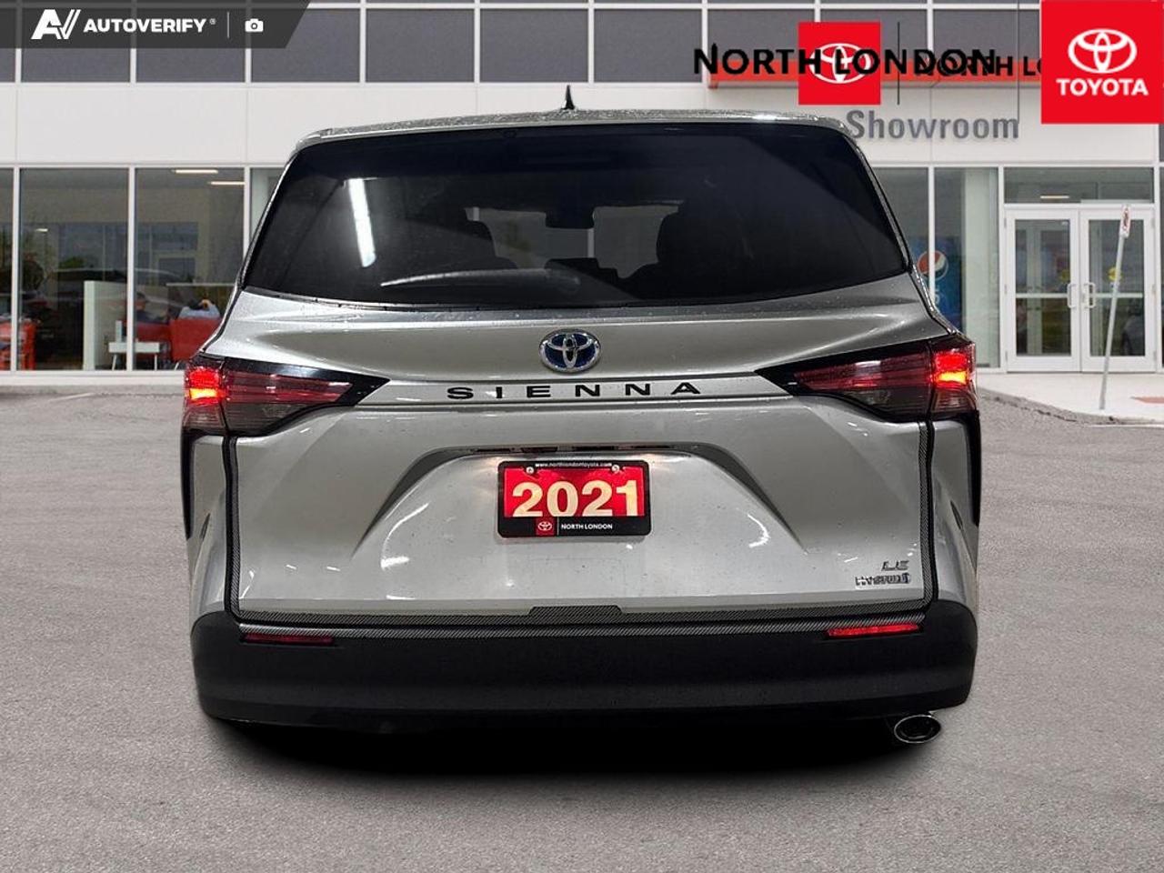 2021 Toyota Sienna LE 8-Passenger 4dr Front-Wheel Drive Passenger Van Photo