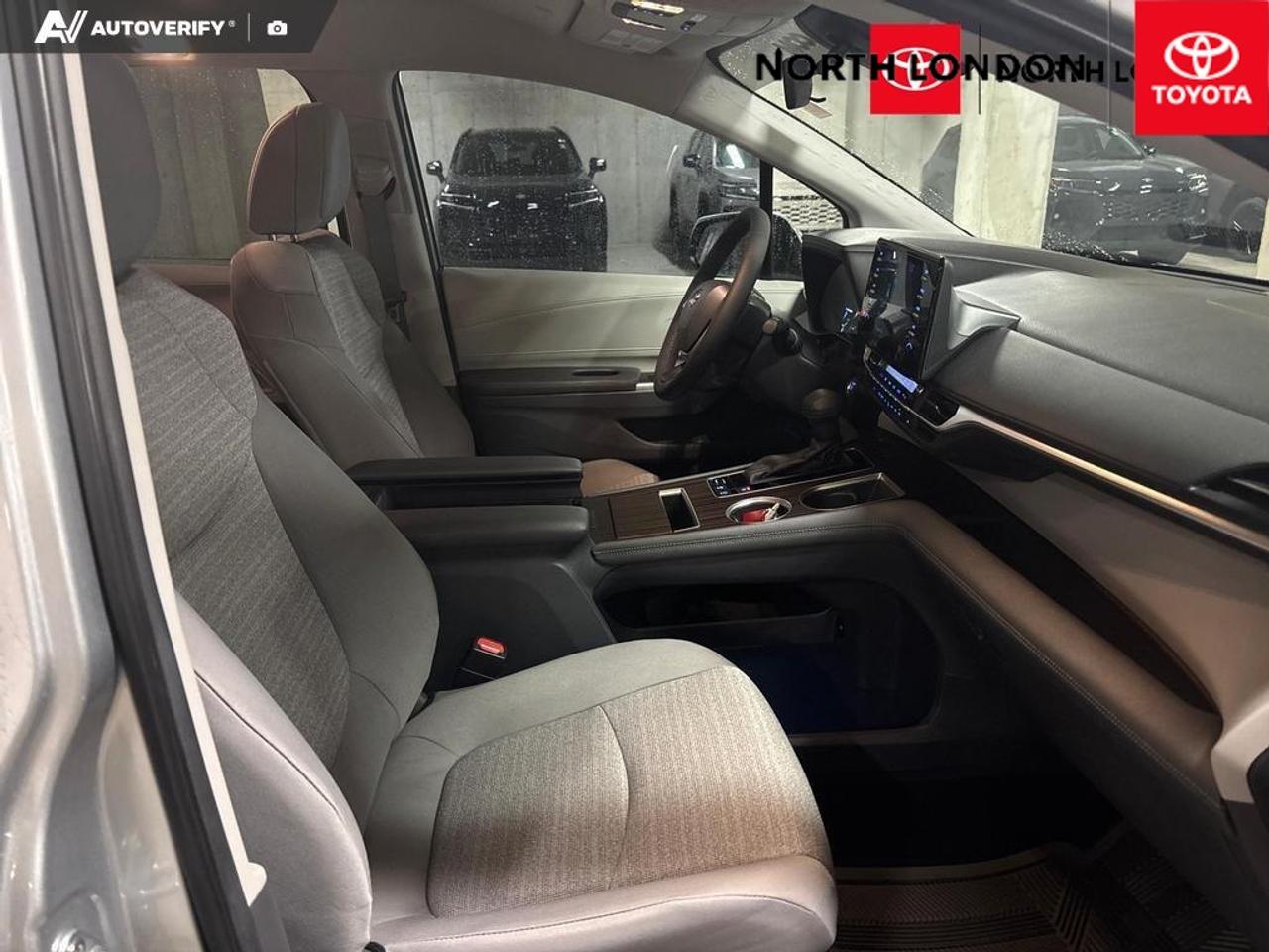 2021 Toyota Sienna LE 8-Passenger 4dr Front-Wheel Drive Passenger Van Photo