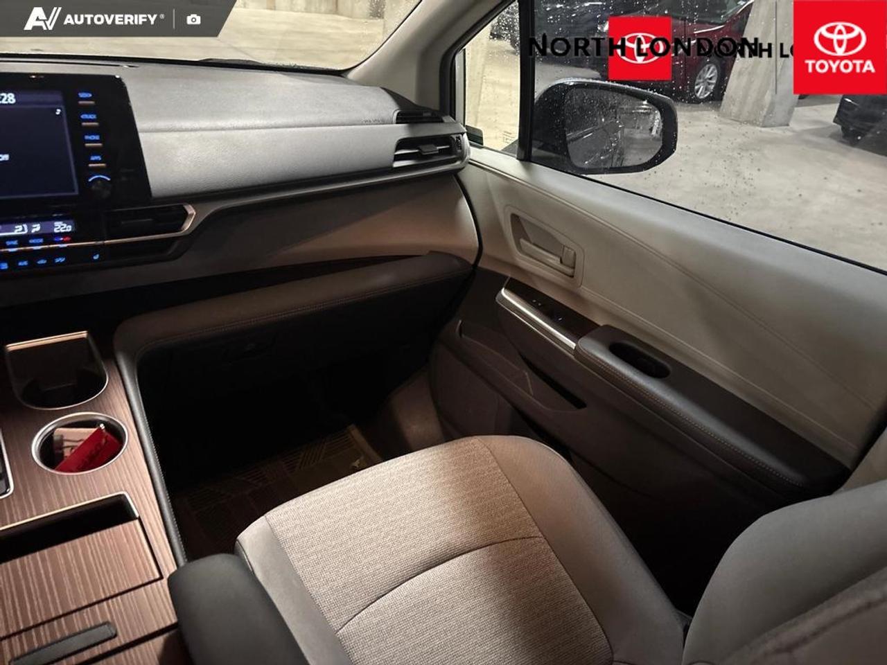 2021 Toyota Sienna LE 8-Passenger 4dr Front-Wheel Drive Passenger Van Photo