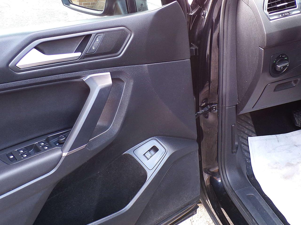 2020 Volkswagen Tiguan COMFORTLINE+ 4MOTION BSM CAMERA PANO ROOF APPLE CARPLAY Photo