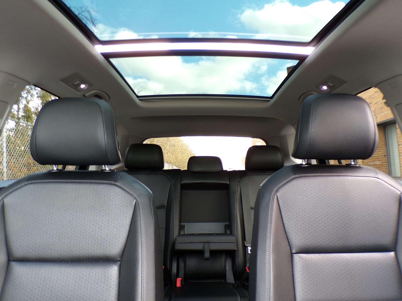 2020 Volkswagen Tiguan COMFORTLINE+ 4MOTION BSM CAMERA PANO ROOF APPLE CARPLAY Photo