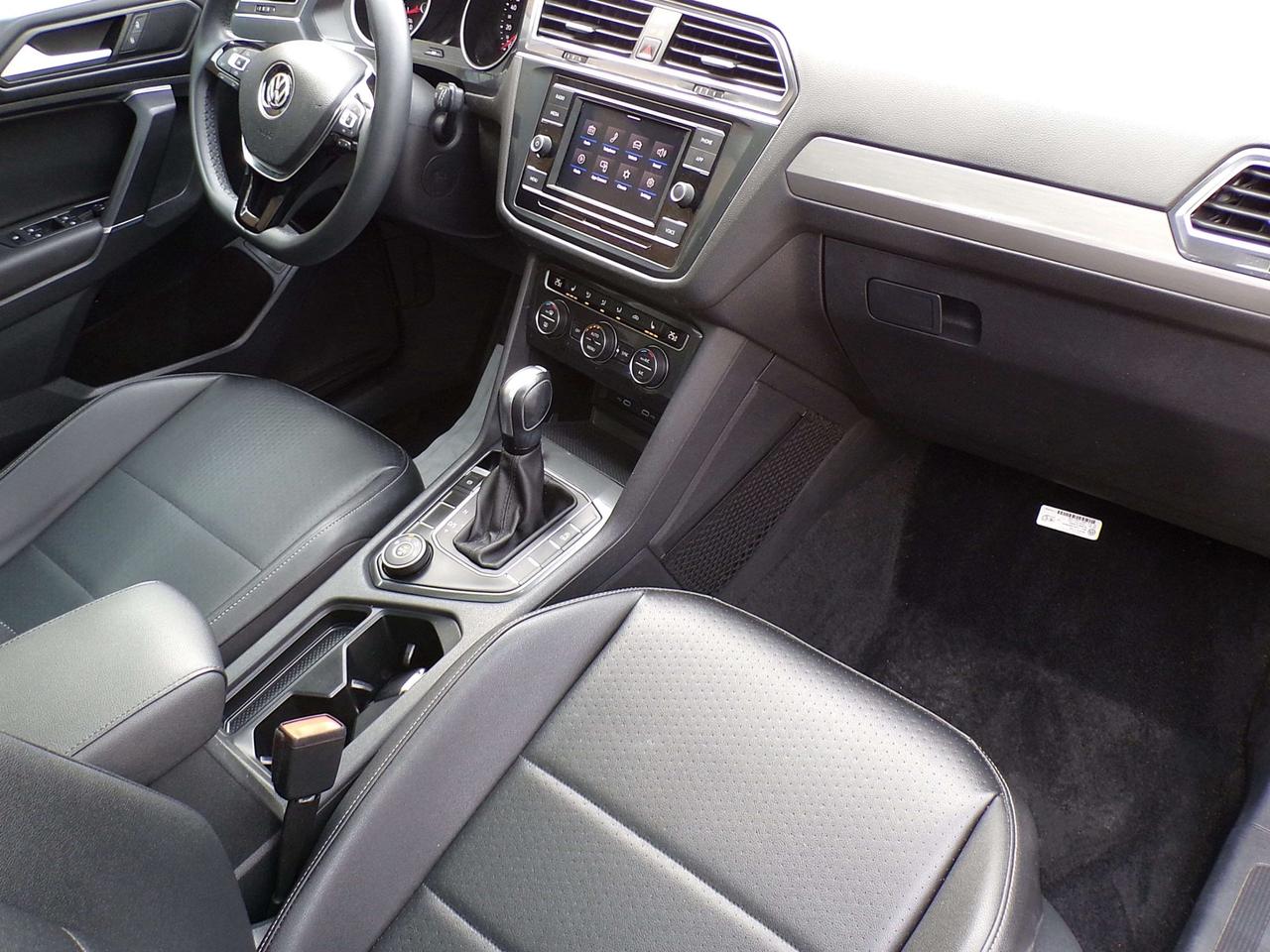 2020 Volkswagen Tiguan COMFORTLINE+ 4MOTION BSM CAMERA PANO ROOF APPLE CARPLAY Photo