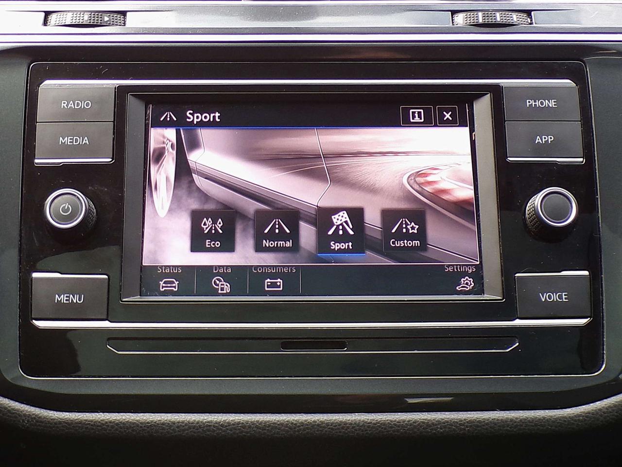 2020 Volkswagen Tiguan COMFORTLINE+ 4MOTION BSM CAMERA PANO ROOF APPLE CARPLAY Photo