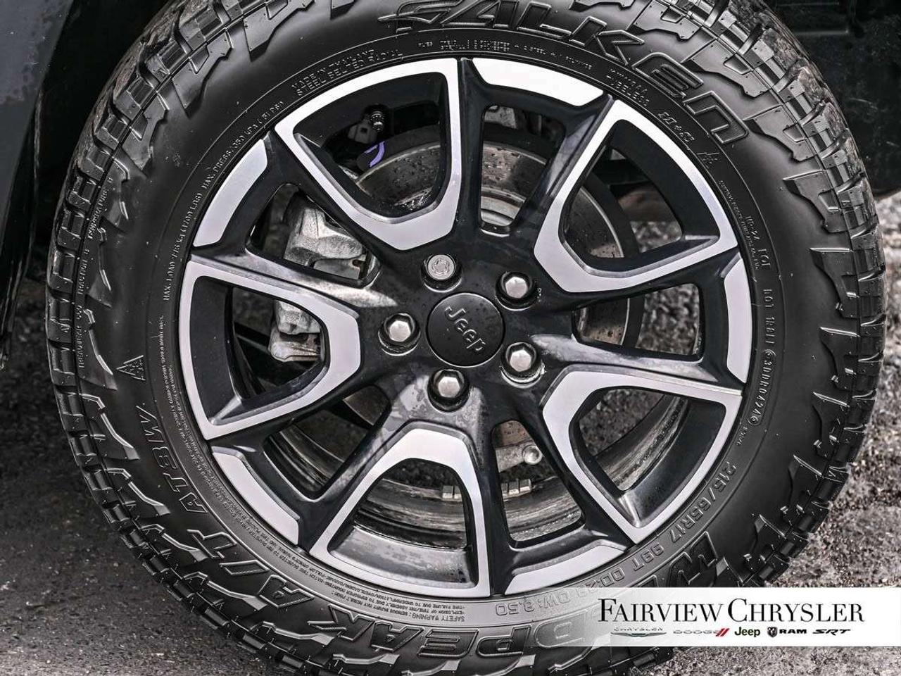 2024 Jeep Compass Trailhawk 4x4 PANO ROOF   NAVIGATION   ALPINE   BLUETOOTH   CARPLAY   REMOTE START   HEATED SEATS Photo