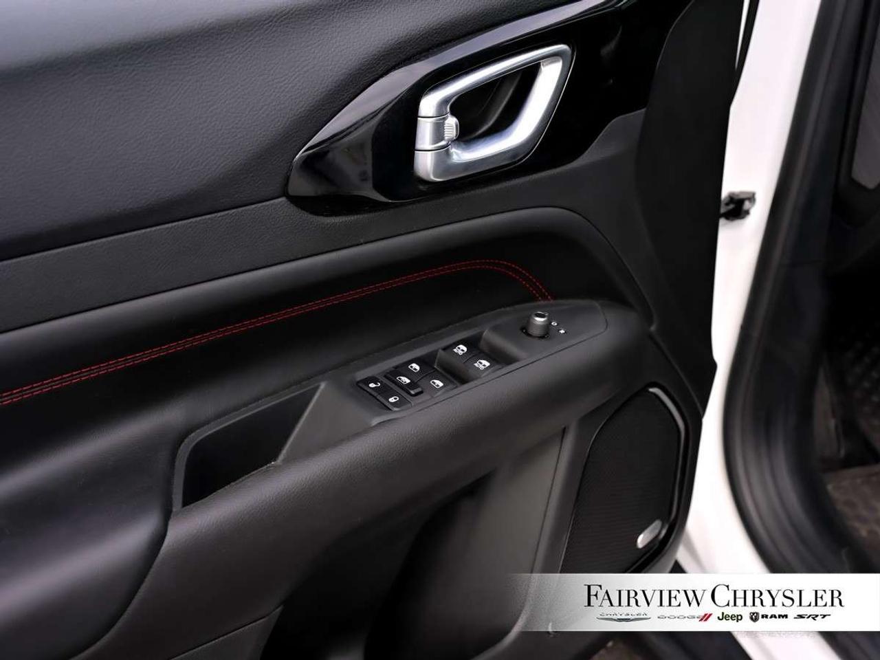2024 Jeep Compass Trailhawk 4x4 PANO ROOF   NAVIGATION   ALPINE   BLUETOOTH   CARPLAY   REMOTE START   HEATED SEATS Photo