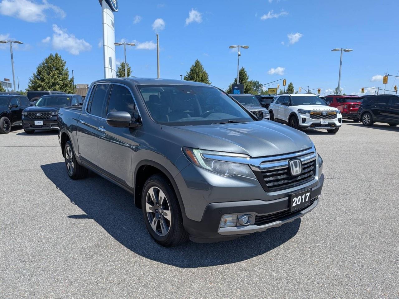 2017 Honda Ridgeline TOURING Photo2