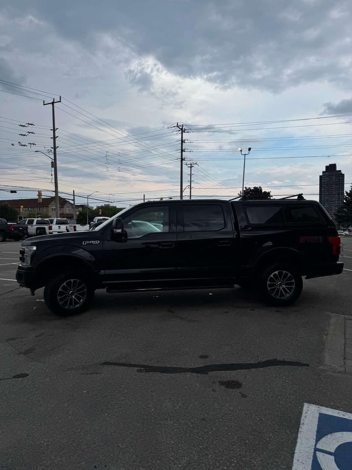 2018 Ford F-150 Lariat 4WD SuperCrew 5.5' Box Photo4