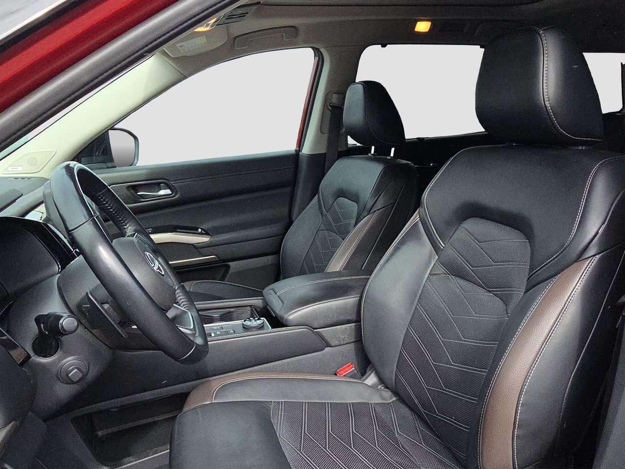 2023 Nissan Pathfinder Platinum Photo