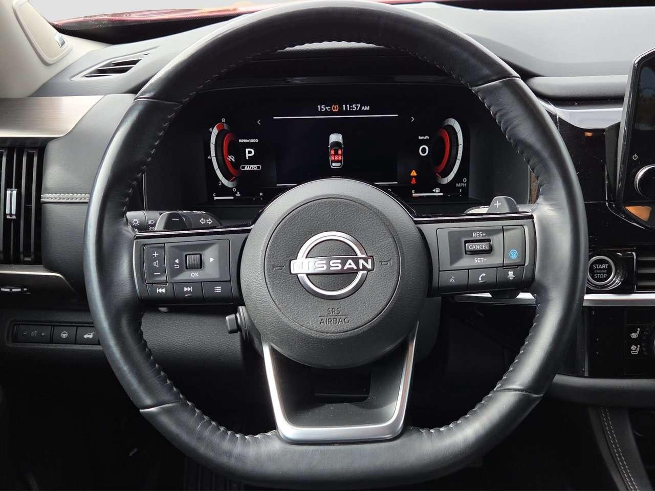 2023 Nissan Pathfinder Platinum Photo