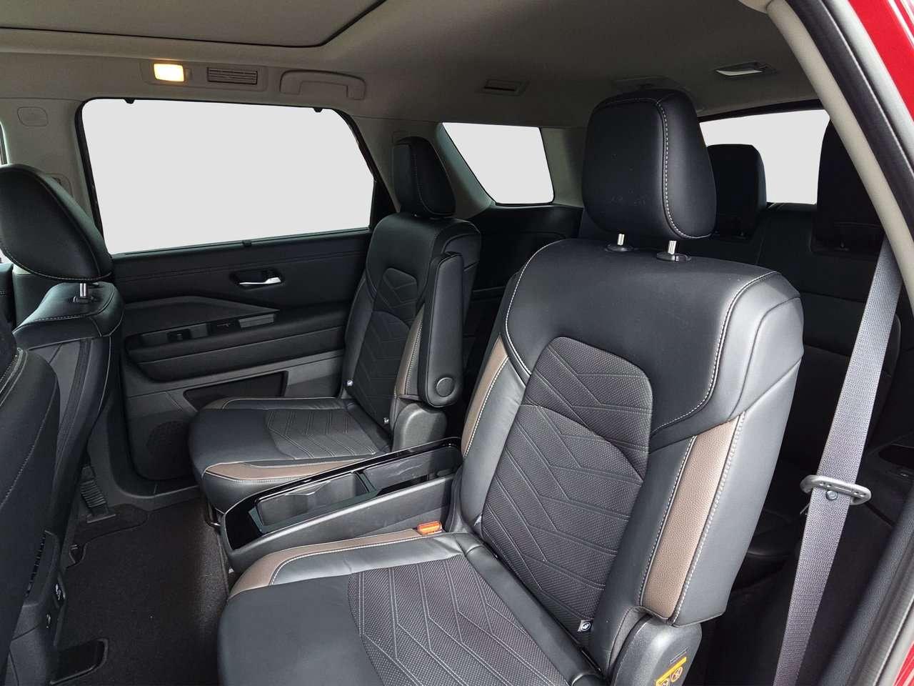 2023 Nissan Pathfinder Platinum Photo