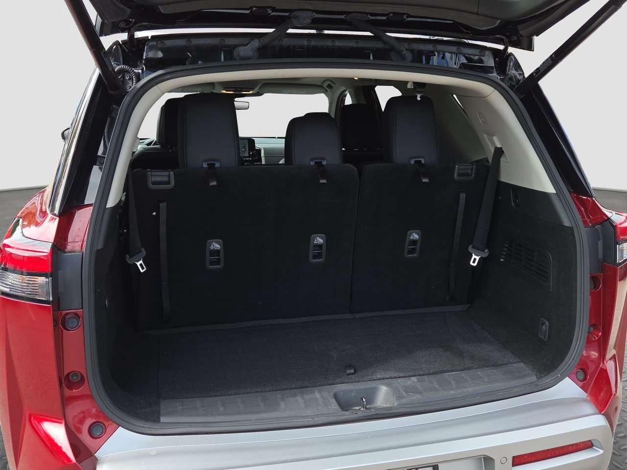 2023 Nissan Pathfinder Platinum Photo