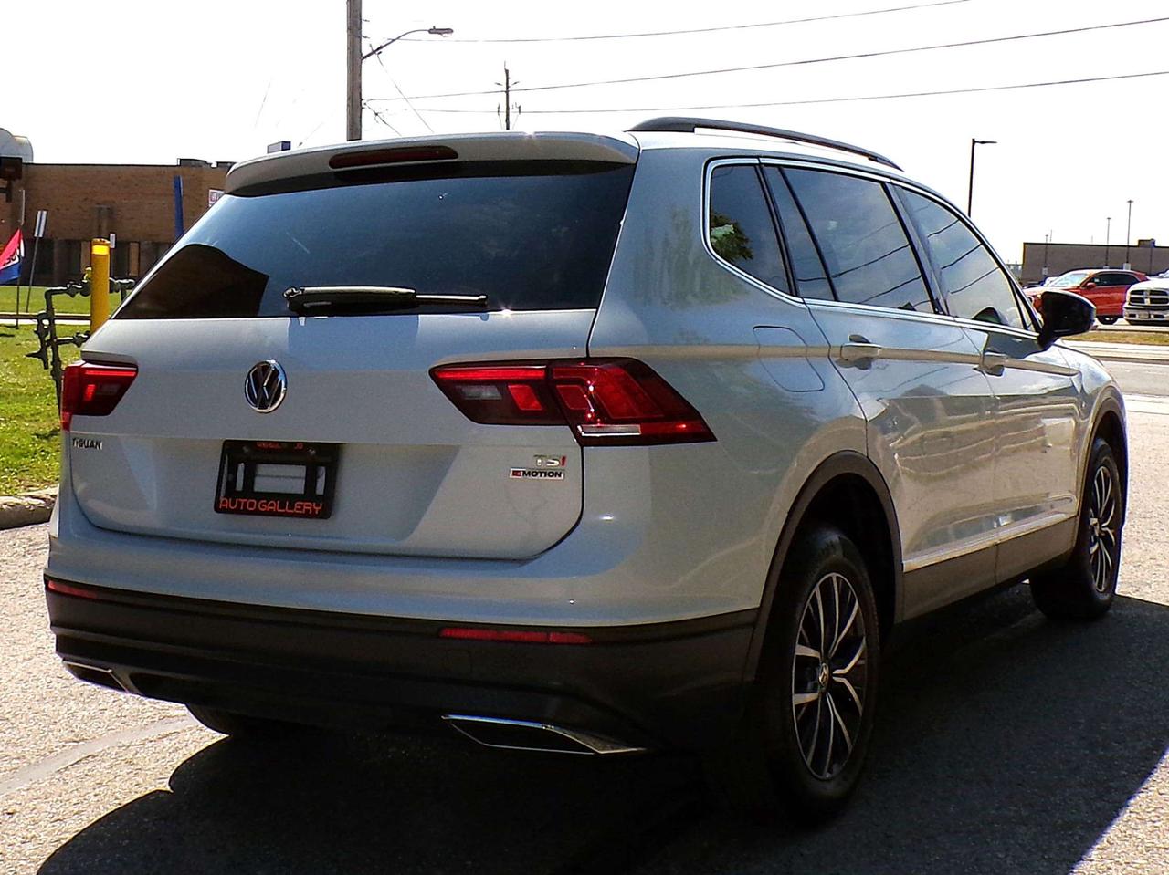 2018 Volkswagen Tiguan COMFORTLINE+ 4MOTION BSM CAMERA PANO ROOF APPLE CARPLAY Photo