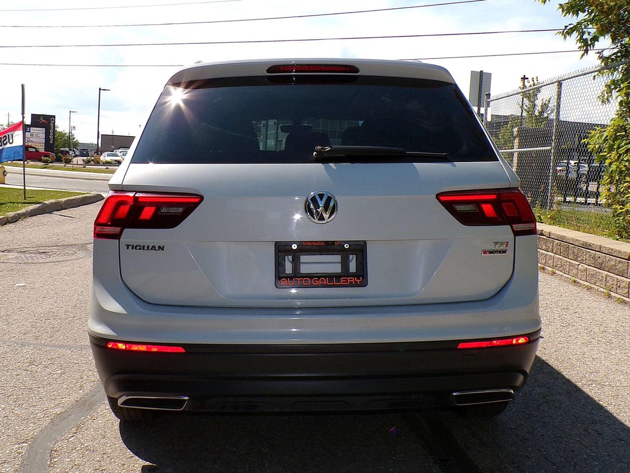 2018 Volkswagen Tiguan COMFORTLINE+ 4MOTION BSM CAMERA PANO ROOF APPLE CARPLAY Photo