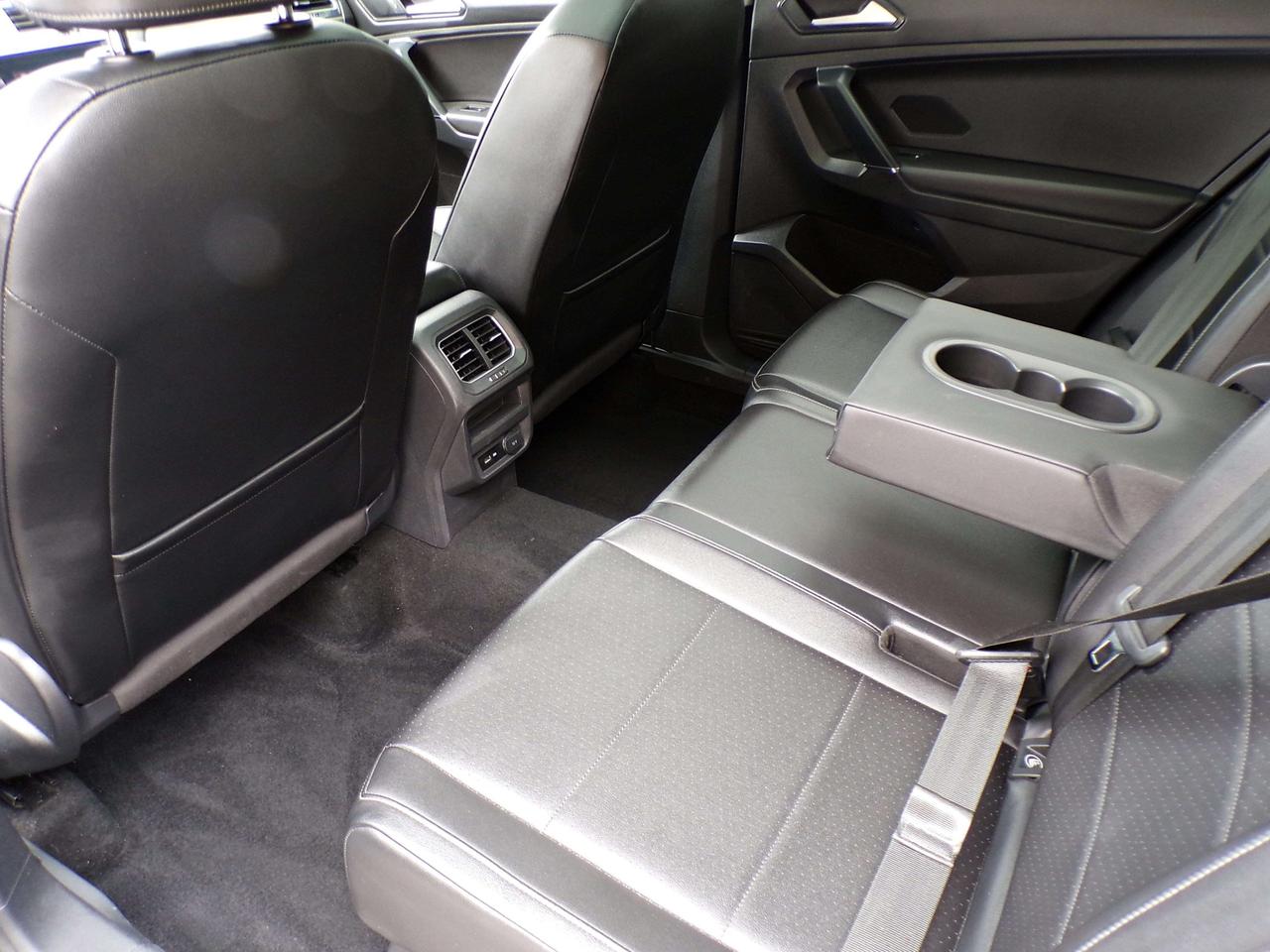 2018 Volkswagen Tiguan COMFORTLINE+ 4MOTION BSM CAMERA PANO ROOF APPLE CARPLAY Photo