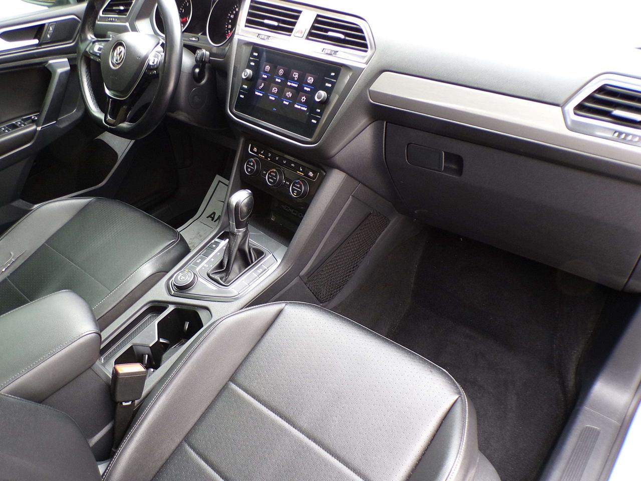 2018 Volkswagen Tiguan COMFORTLINE+ 4MOTION BSM CAMERA PANO ROOF APPLE CARPLAY Photo