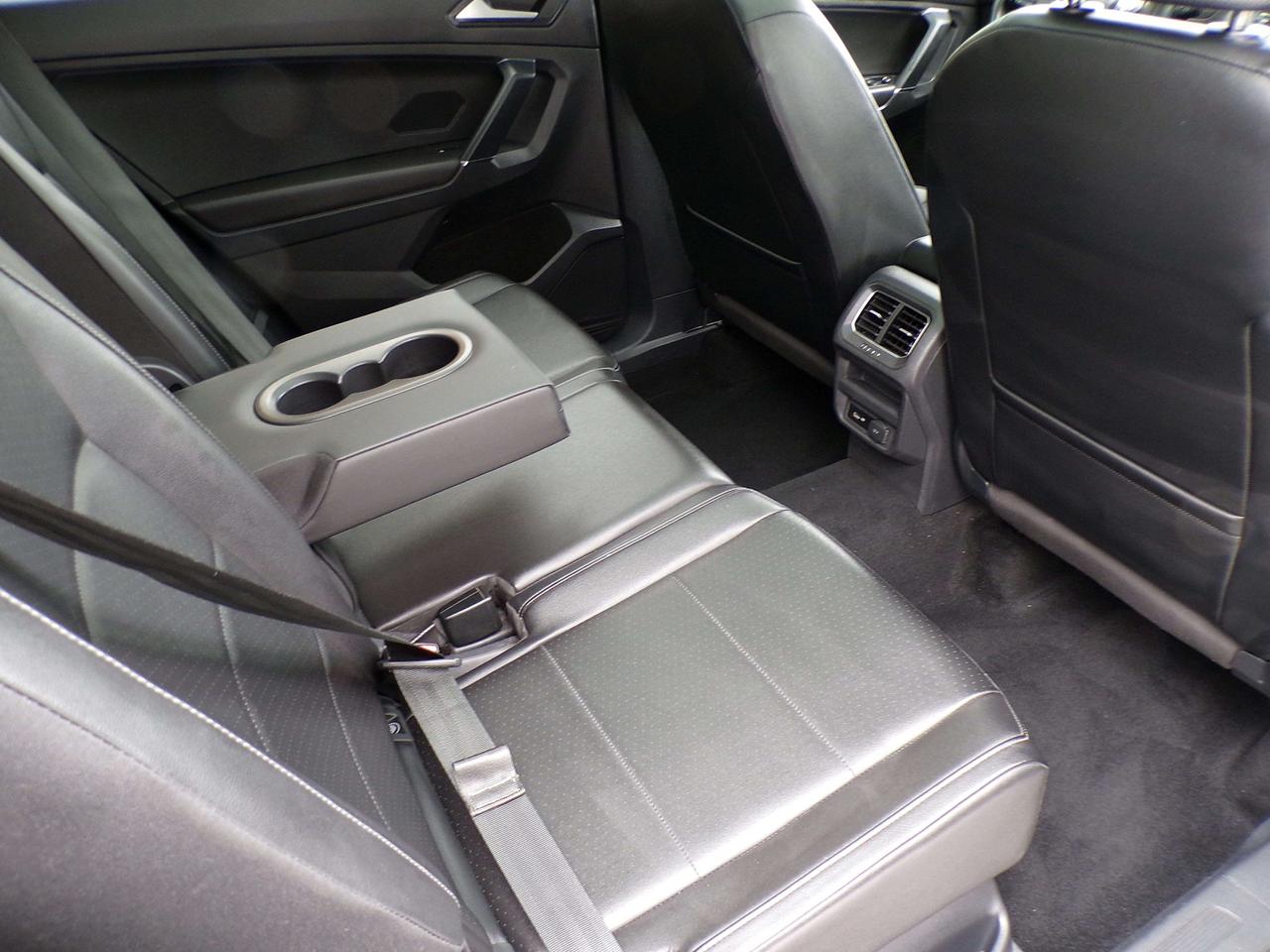 2018 Volkswagen Tiguan COMFORTLINE+ 4MOTION BSM CAMERA PANO ROOF APPLE CARPLAY Photo
