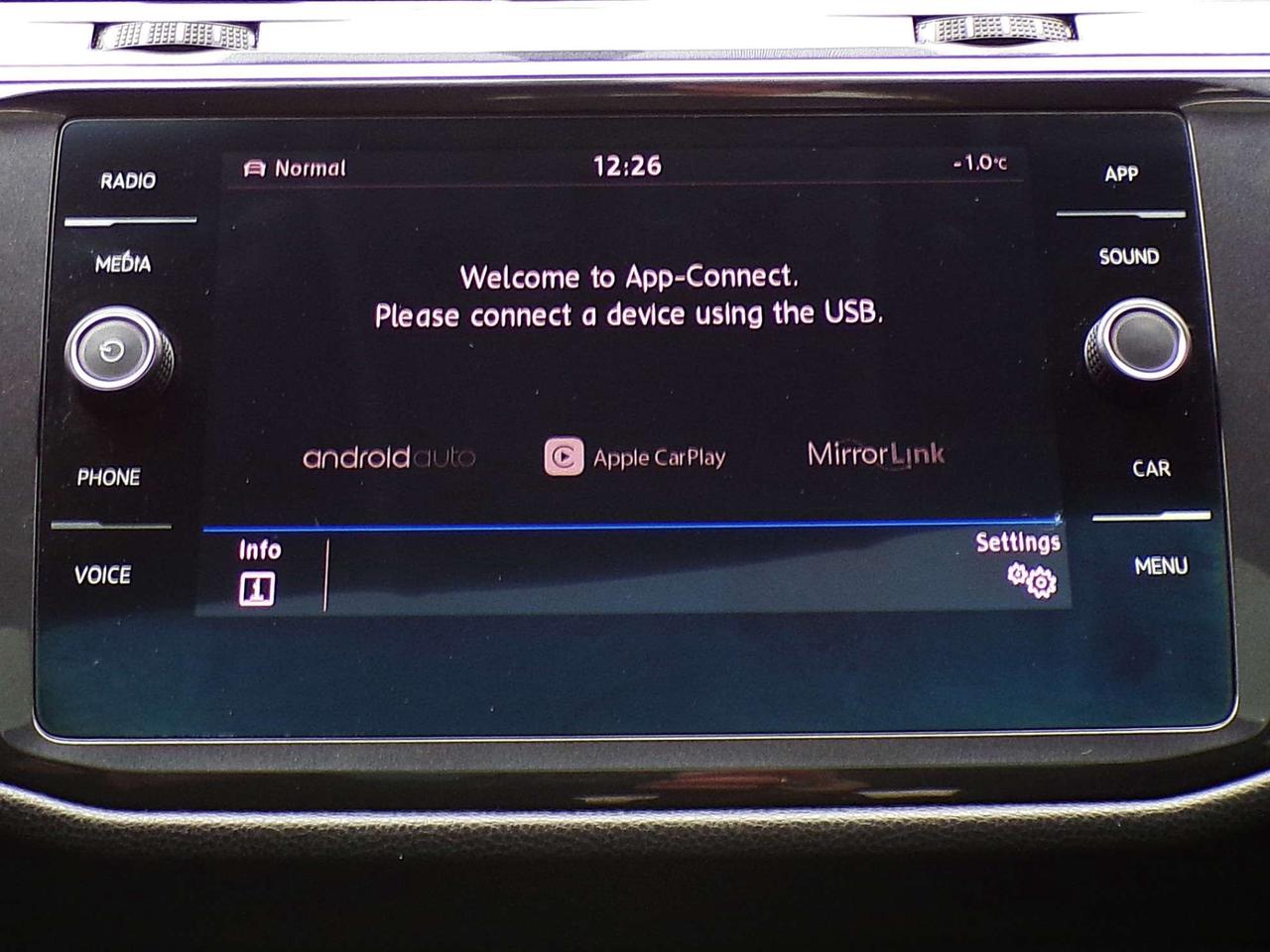 2018 Volkswagen Tiguan COMFORTLINE+ 4MOTION BSM CAMERA PANO ROOF APPLE CARPLAY Photo