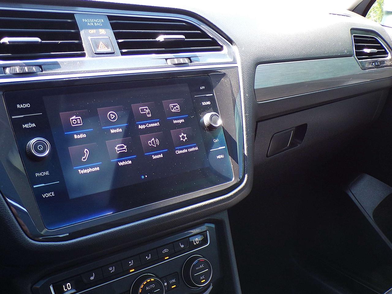 2018 Volkswagen Tiguan COMFORTLINE+ 4MOTION BSM CAMERA PANO ROOF APPLE CARPLAY Photo