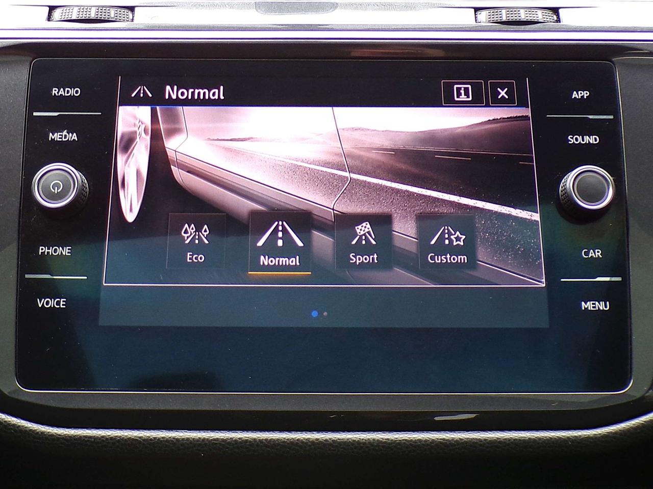 2018 Volkswagen Tiguan COMFORTLINE+ 4MOTION BSM CAMERA PANO ROOF APPLE CARPLAY Photo