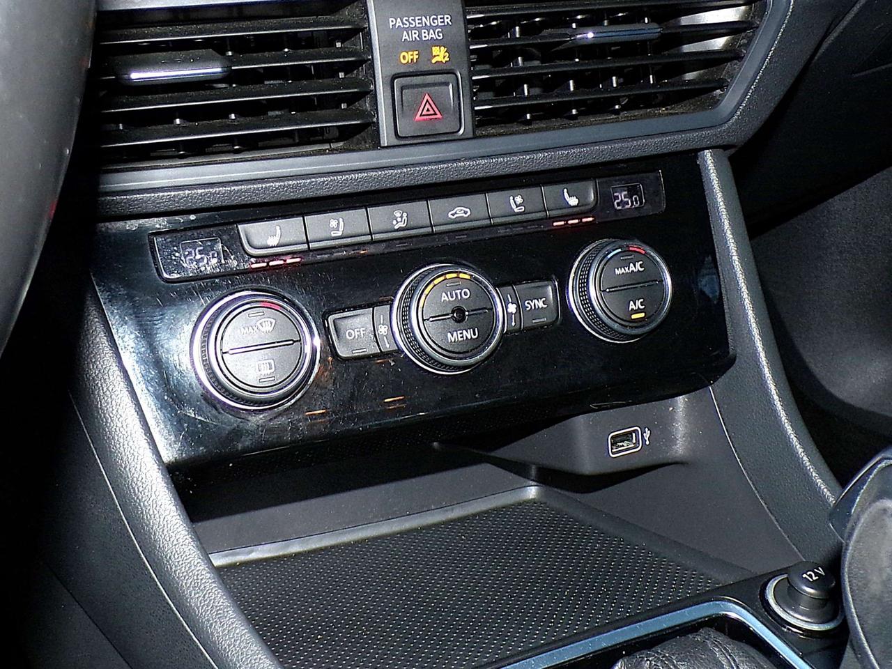 2019 Volkswagen Jetta 1.4L EXECLINE BSM LKA CAMERA SUNROOF APPLE CARPLAY Photo