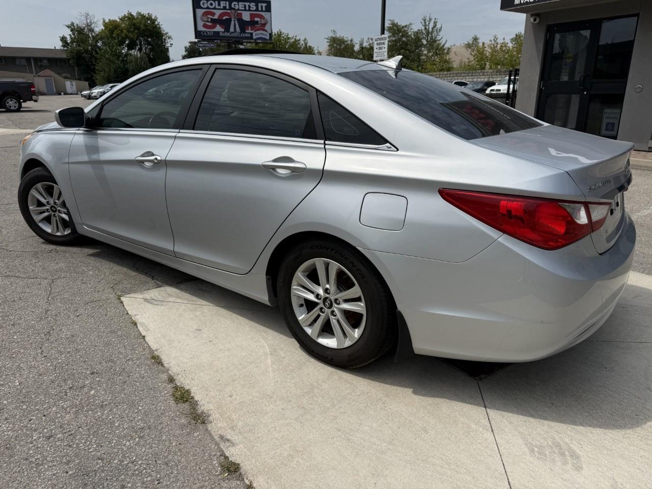2012 Hyundai Sonata 4dr Sdn 2.4L Auto GLS Photo