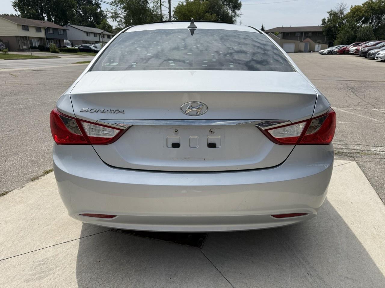 2012 Hyundai Sonata 4dr Sdn 2.4L Auto GLS Photo