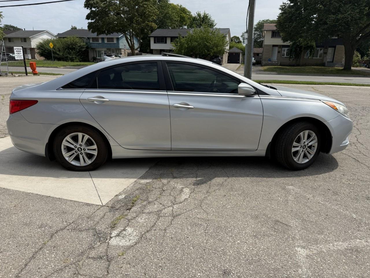 2012 Hyundai Sonata 4dr Sdn 2.4L Auto GLS Photo