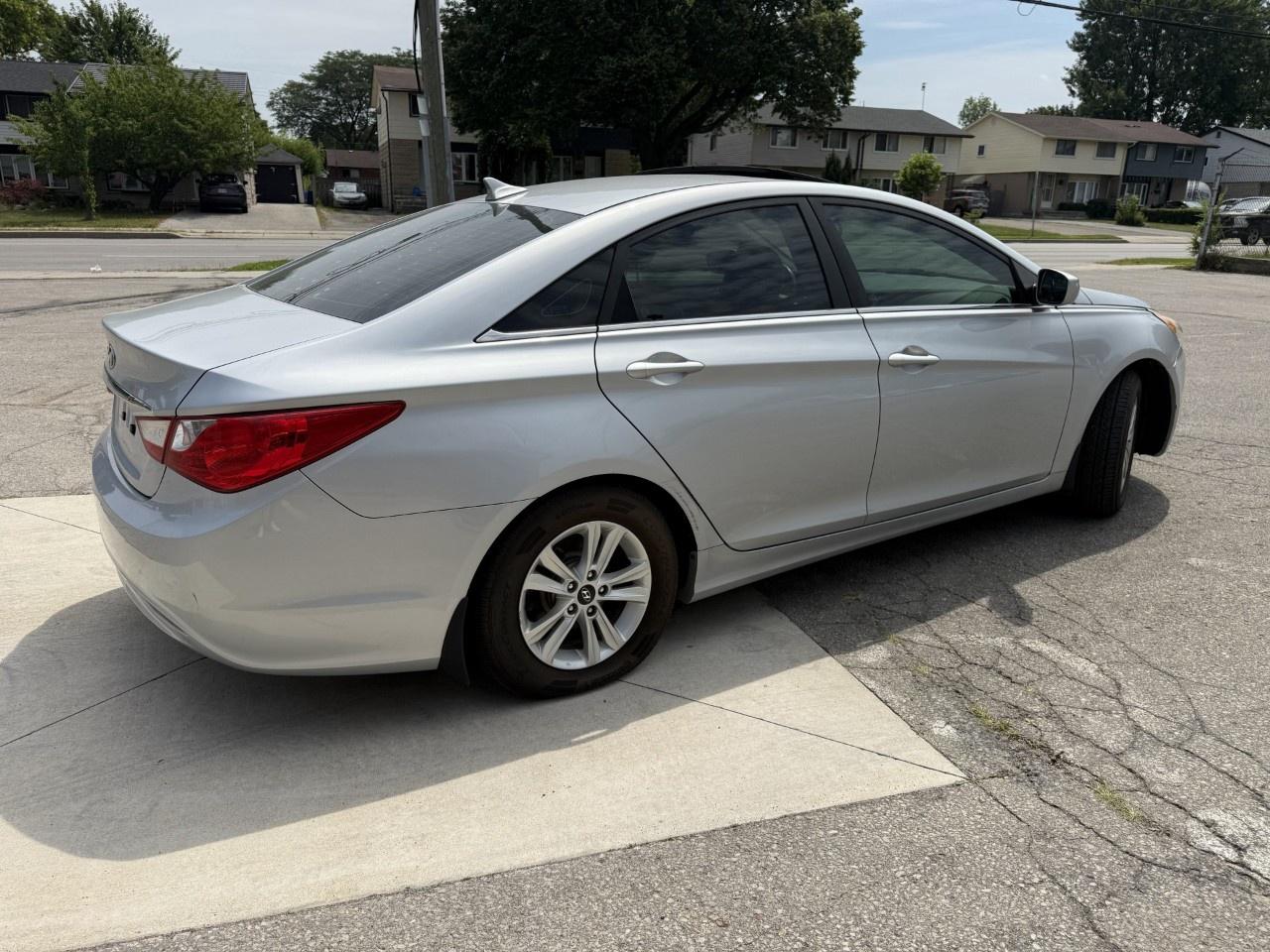 2012 Hyundai Sonata 4dr Sdn 2.4L Auto GLS Photo