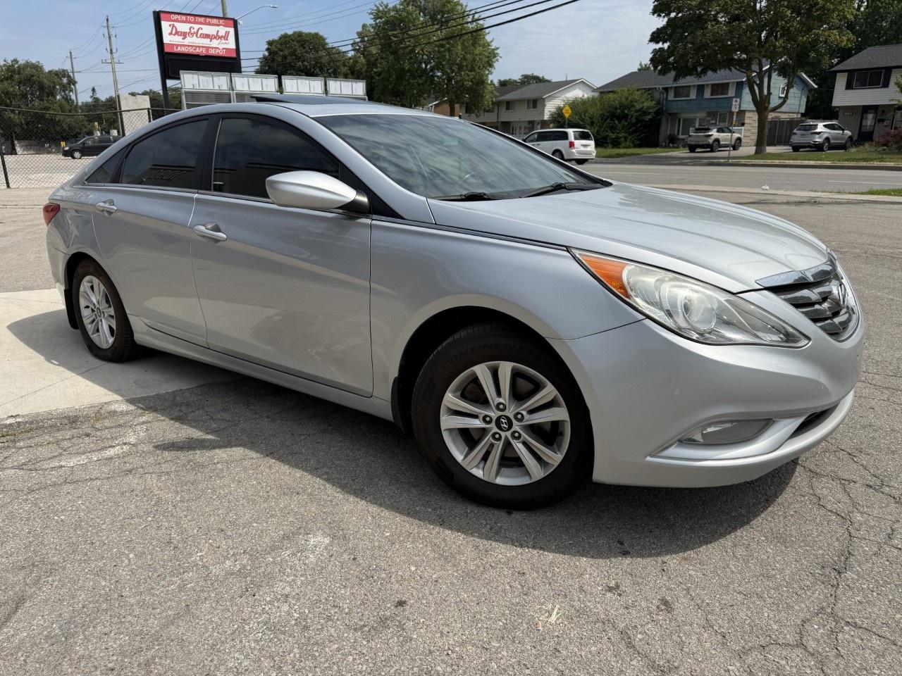 2012 Hyundai Sonata 4dr Sdn 2.4L Auto GLS Photo