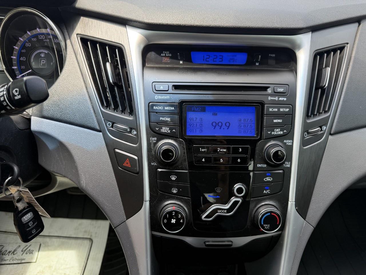 2012 Hyundai Sonata 4dr Sdn 2.4L Auto GLS Photo
