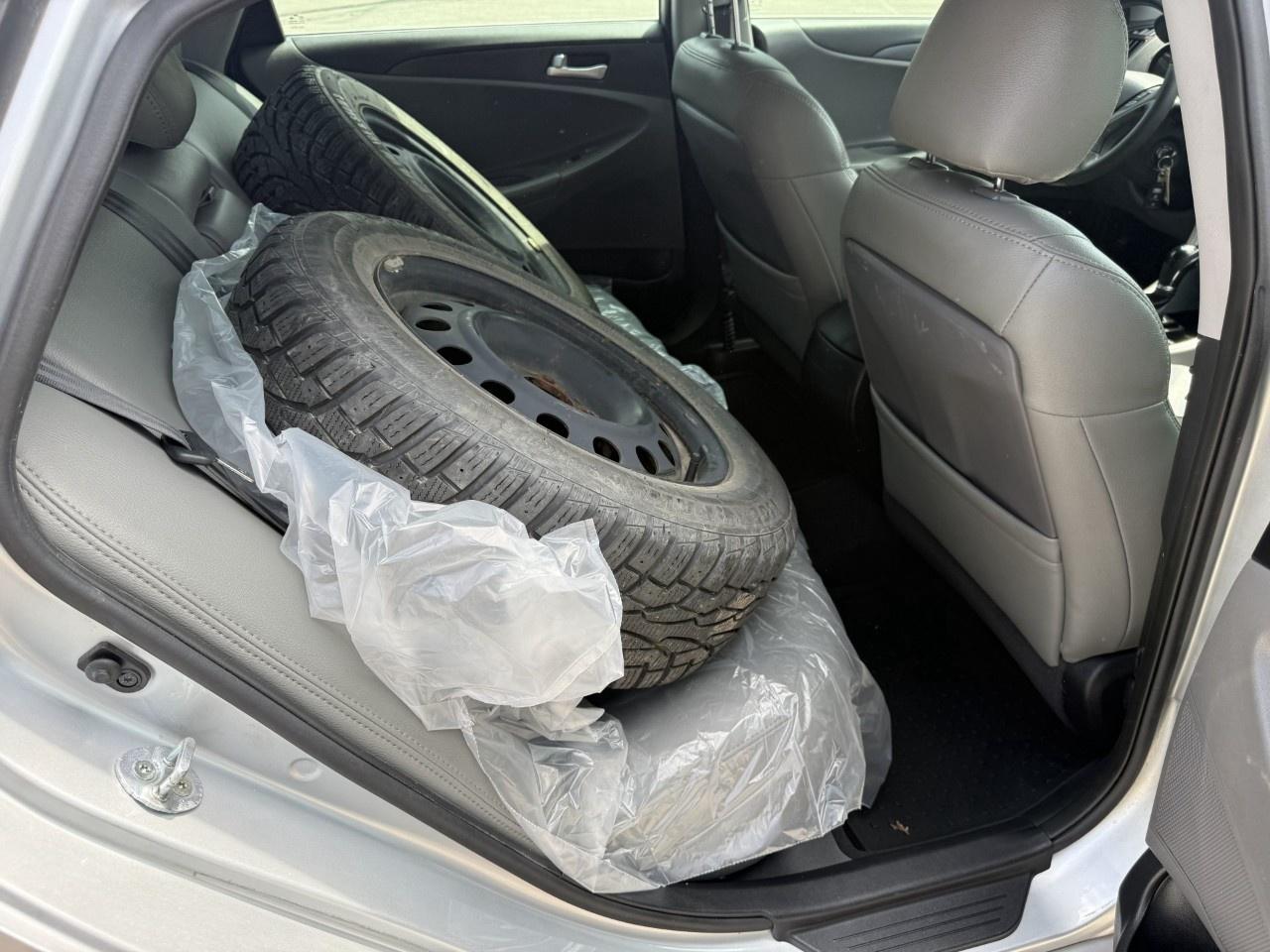 2012 Hyundai Sonata 4dr Sdn 2.4L Auto GLS Photo