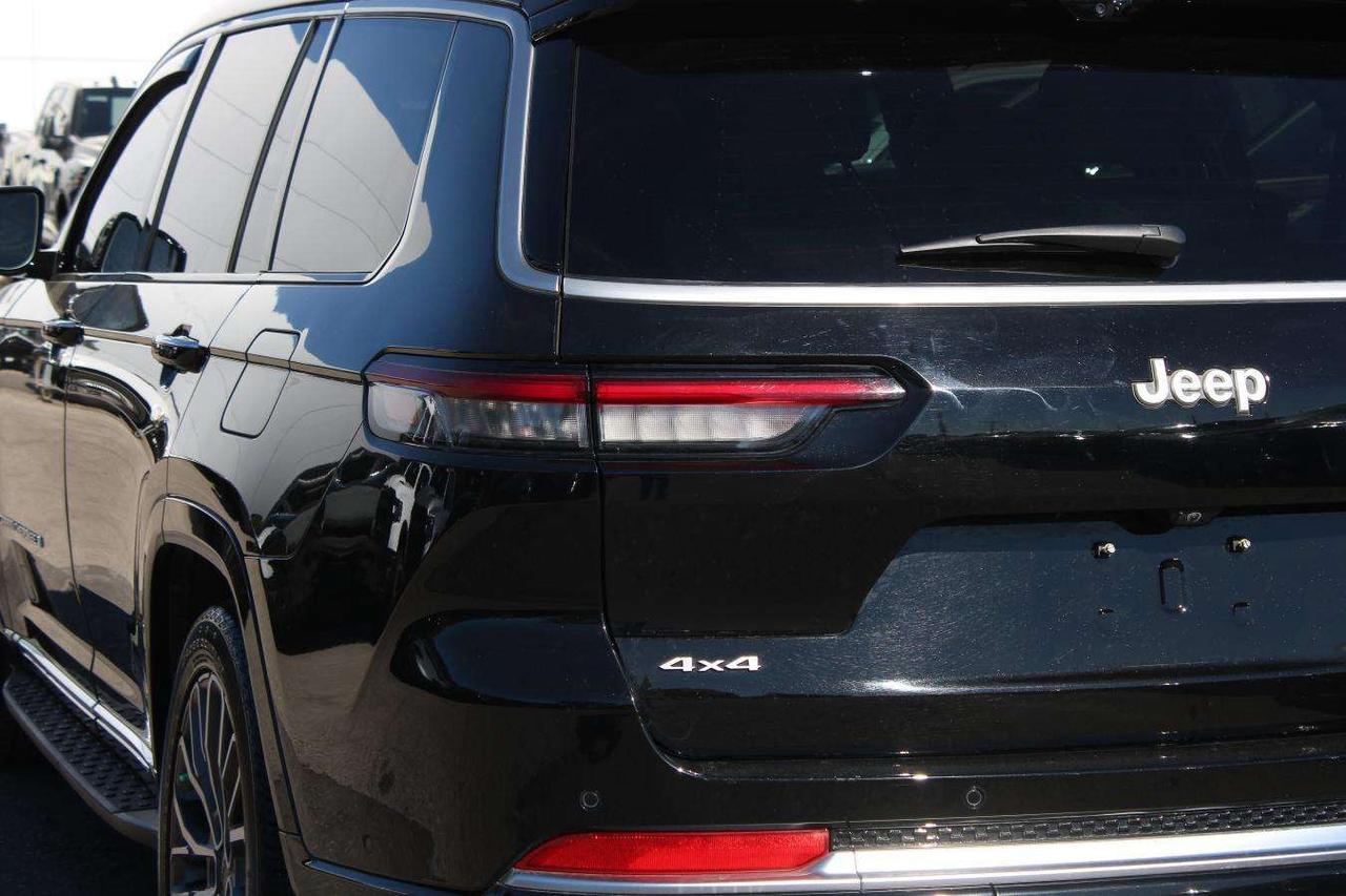 2025 Jeep Grand Cherokee Grand L Summit 4x4  Gps SiriusXM Moonroof ReverseC Photo