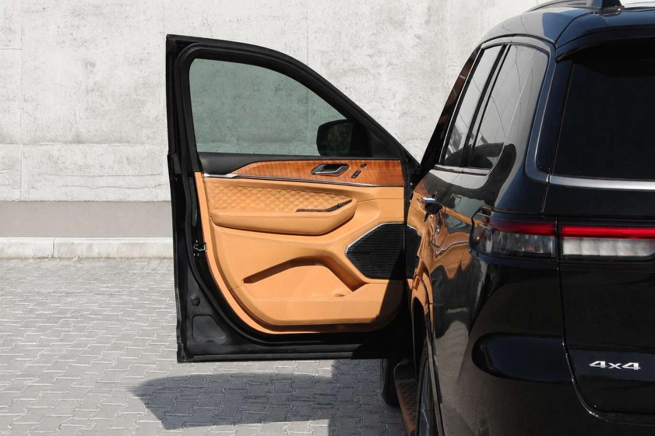 2025 Jeep Grand Cherokee Grand L Summit 4x4  Gps SiriusXM Moonroof ReverseC Photo