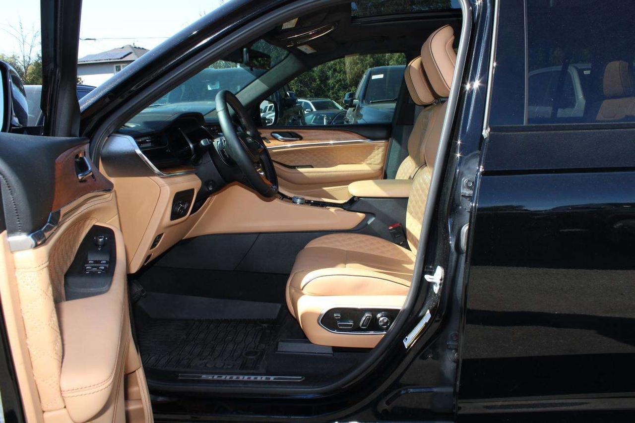 2025 Jeep Grand Cherokee Grand L Summit 4x4  Gps SiriusXM Moonroof ReverseC Photo