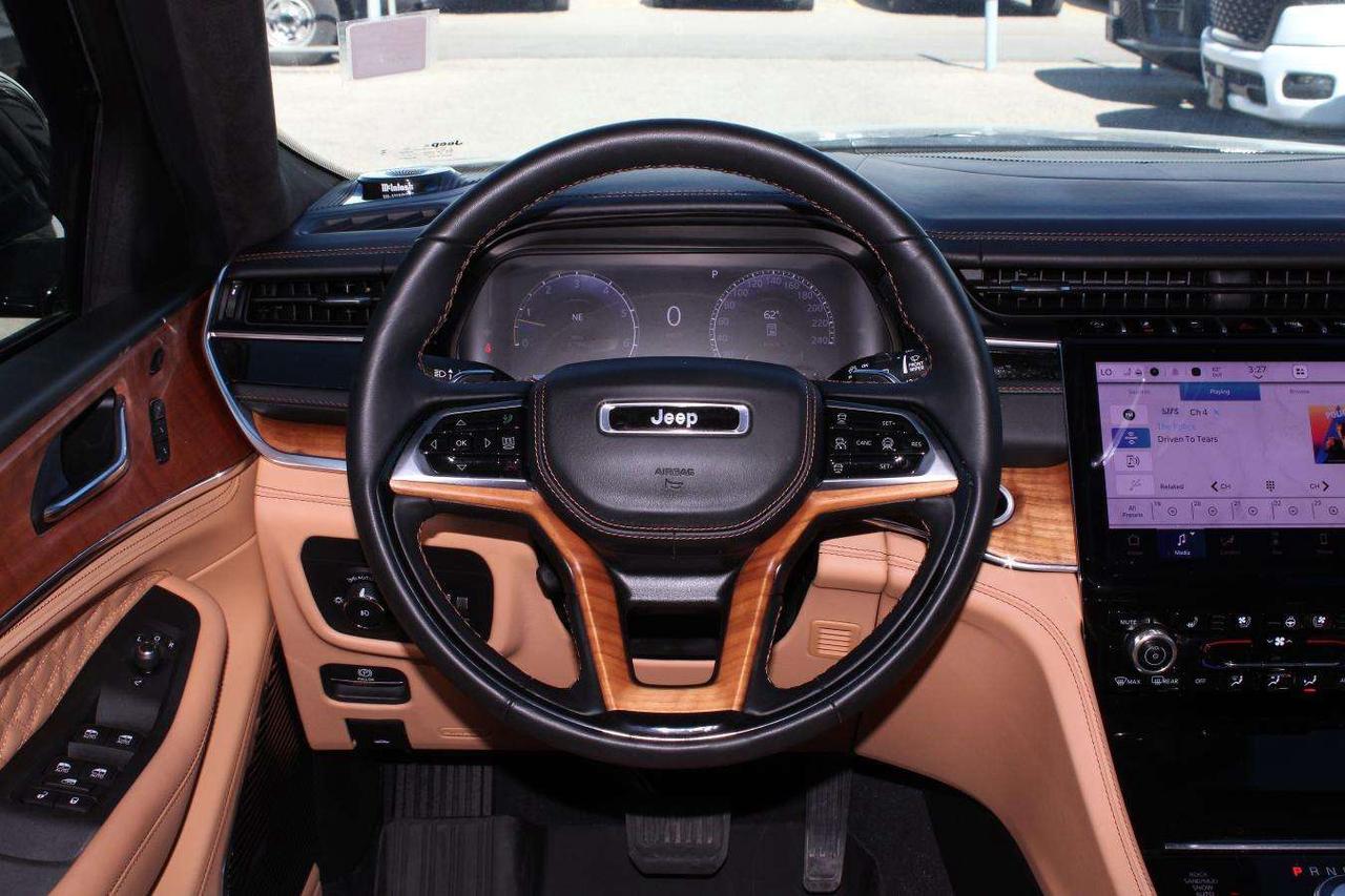 2025 Jeep Grand Cherokee Grand L Summit 4x4  Gps SiriusXM Moonroof ReverseC Photo
