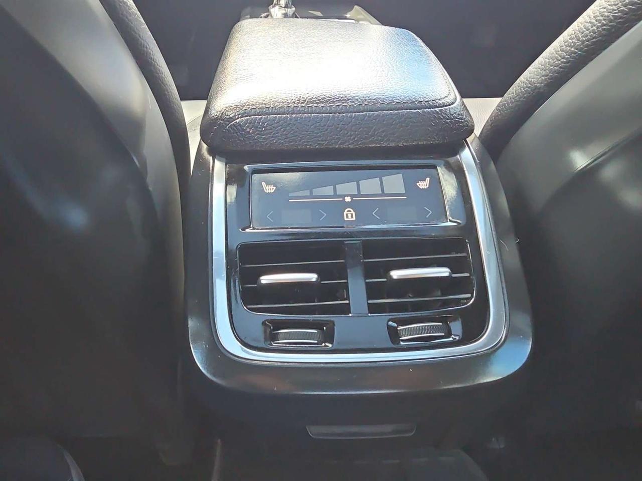 2019 Volvo S60 T6 AWD * NO ACCIDENTS / FULL SERVICE HISTORY / CARPLAY / PANORAMIC Photo