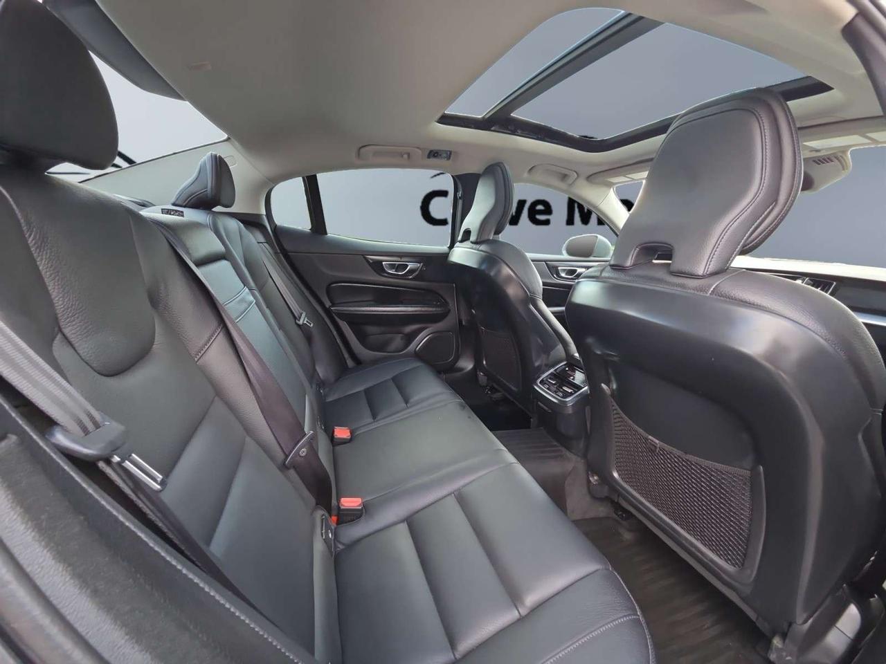2019 Volvo S60 T6 AWD * NO ACCIDENTS / FULL SERVICE HISTORY / CARPLAY / PANORAMIC Photo